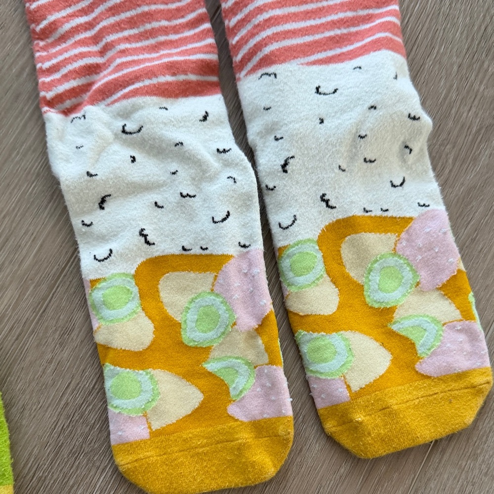 Abstract Patterned Crew Socks - Picture 3 of 3
